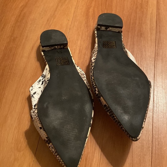 Snakeskin mule. Size 8 or 39 - Picture 2 of 3